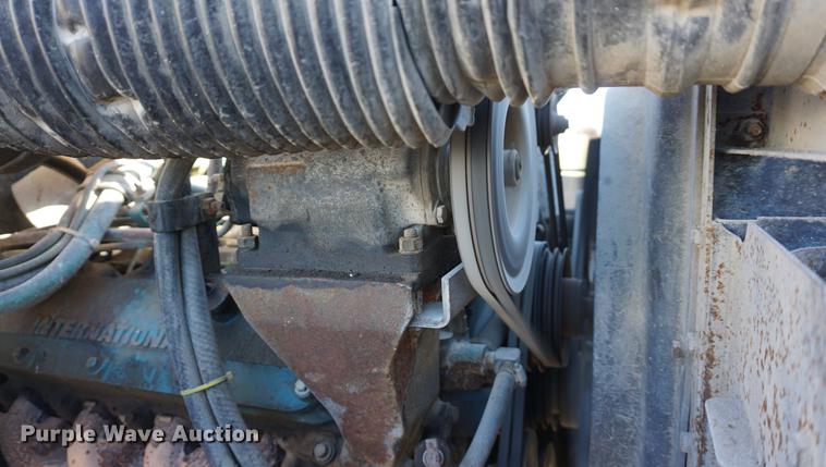 image for item DA1458 1984 International 51800 cab and chassis