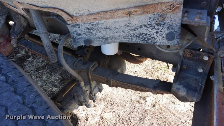 image for item DA1458 1984 International 51800 cab and chassis