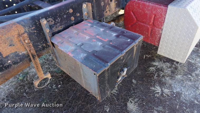 image for item DA1458 1984 International 51800 cab and chassis