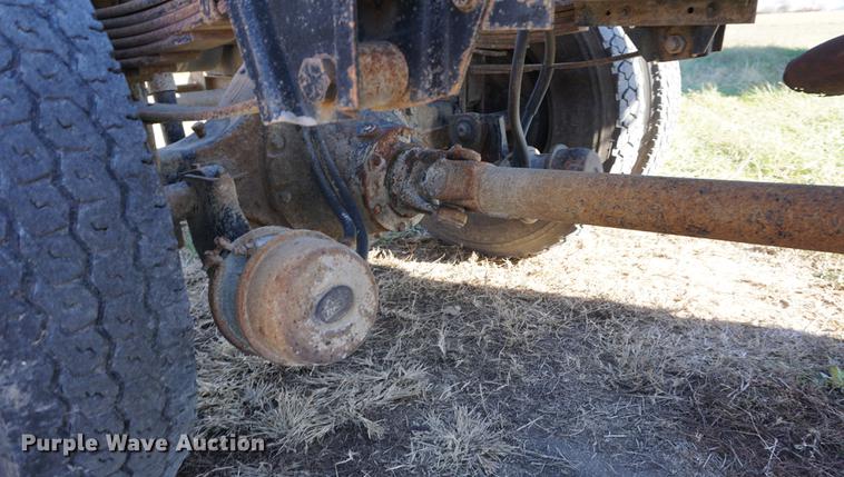 image for item DA1458 1984 International 51800 cab and chassis