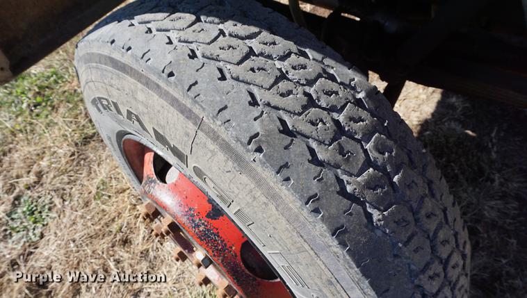 image for item DA1458 1984 International 51800 cab and chassis