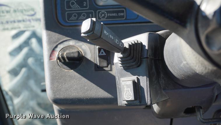 image for item DA1467 1995 Ford 8770 MFWD tractor