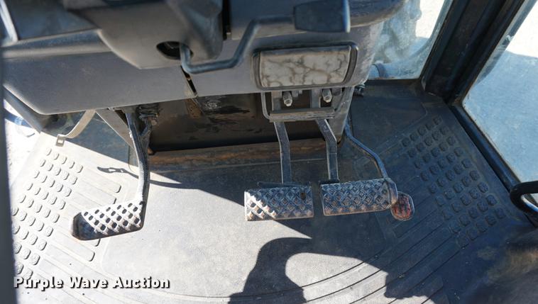 image for item DA1467 1995 Ford 8770 MFWD tractor