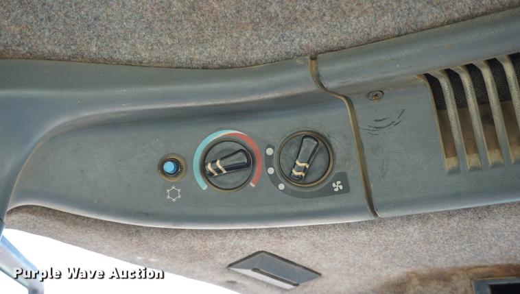 image for item DA1467 1995 Ford 8770 MFWD tractor