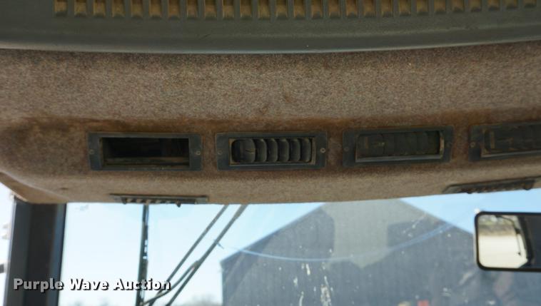 image for item DA1467 1995 Ford 8770 MFWD tractor