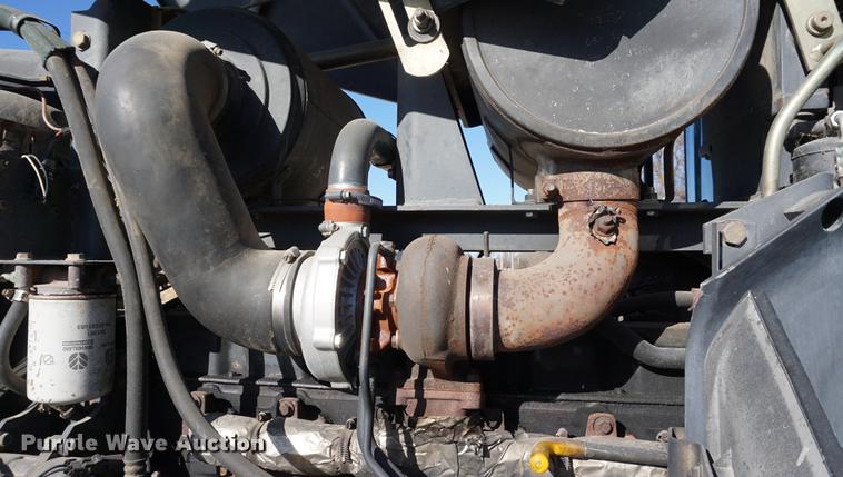 image for item DA1467 1995 Ford 8770 MFWD tractor