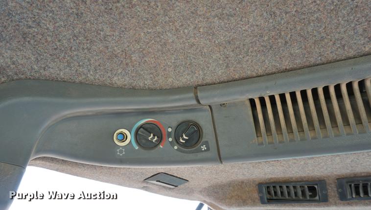 image for item DA1468 1995 Ford 8970 MFWD tractor