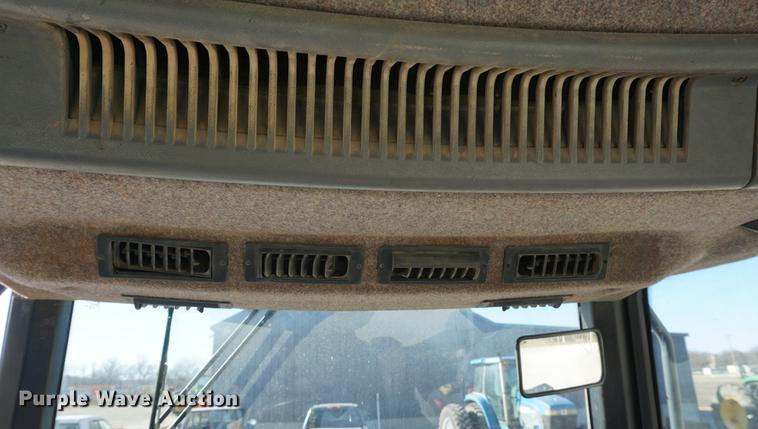 image for item DA1468 1995 Ford 8970 MFWD tractor