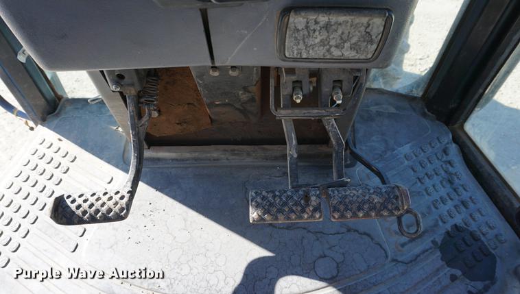 image for item DA1468 1995 Ford 8970 MFWD tractor