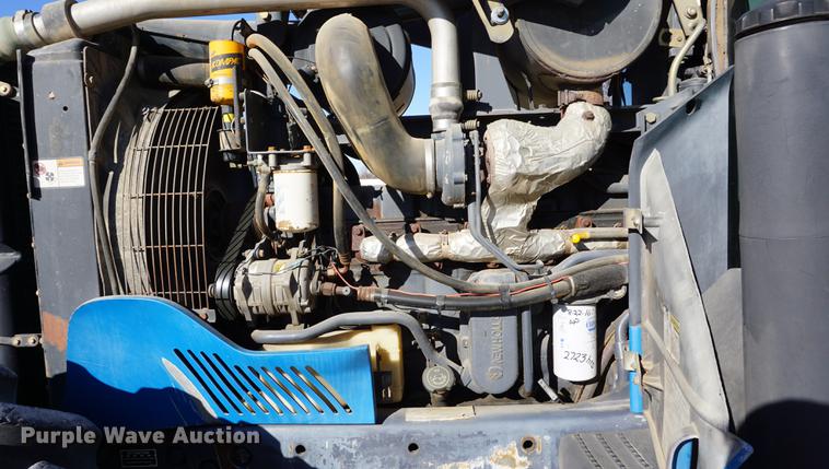 image for item DA1468 1995 Ford 8970 MFWD tractor