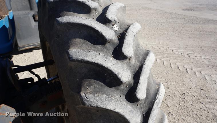 image for item DA1468 1995 Ford 8970 MFWD tractor