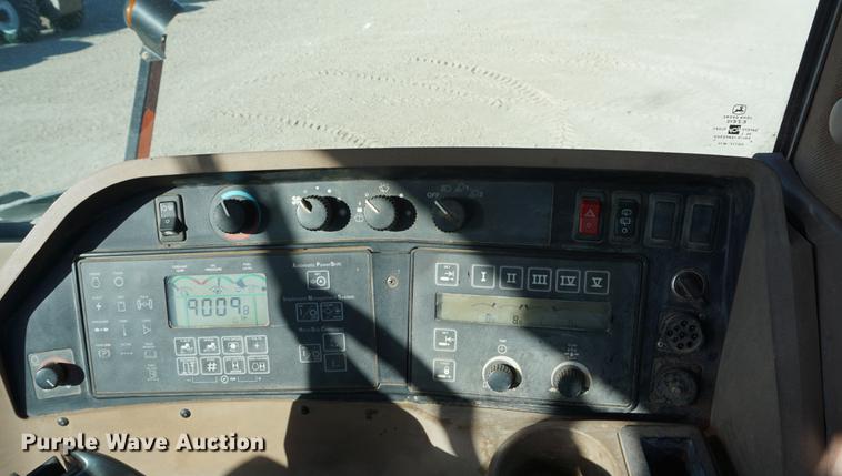 image for item DA1469 2006 John Deere 9520 4WD tractor