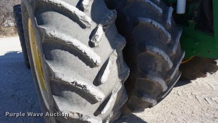 image for item DA1469 2006 John Deere 9520 4WD tractor