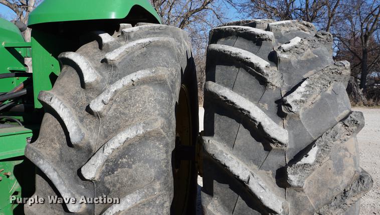 image for item DA1469 2006 John Deere 9520 4WD tractor