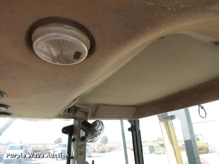 image for item DA2436 2004 Case IH MXM130 MFWD tractor