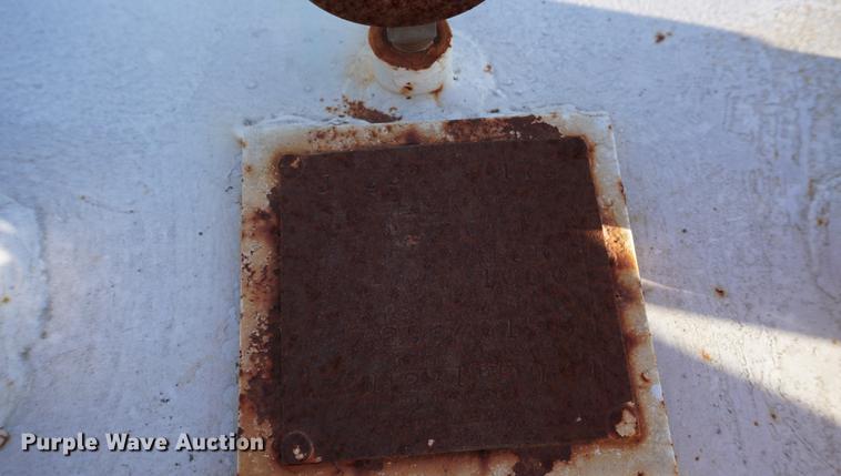 image for item DB0307 Anhydrous ammonia tank