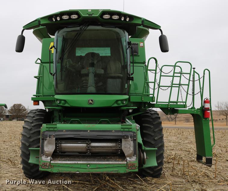 image for item DB1167 2013 John Deere S670 STS combine