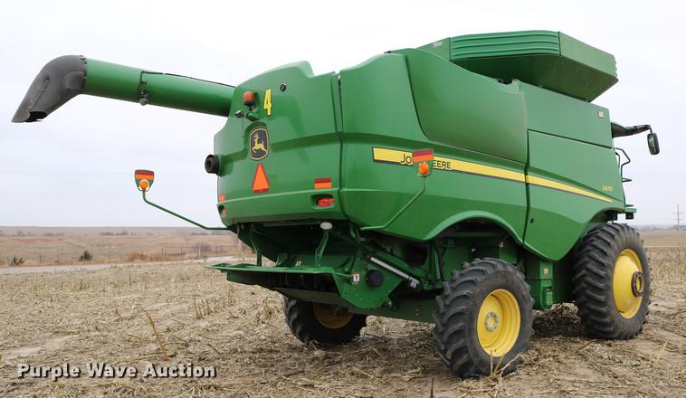 image for item DB1167 2013 John Deere S670 STS combine