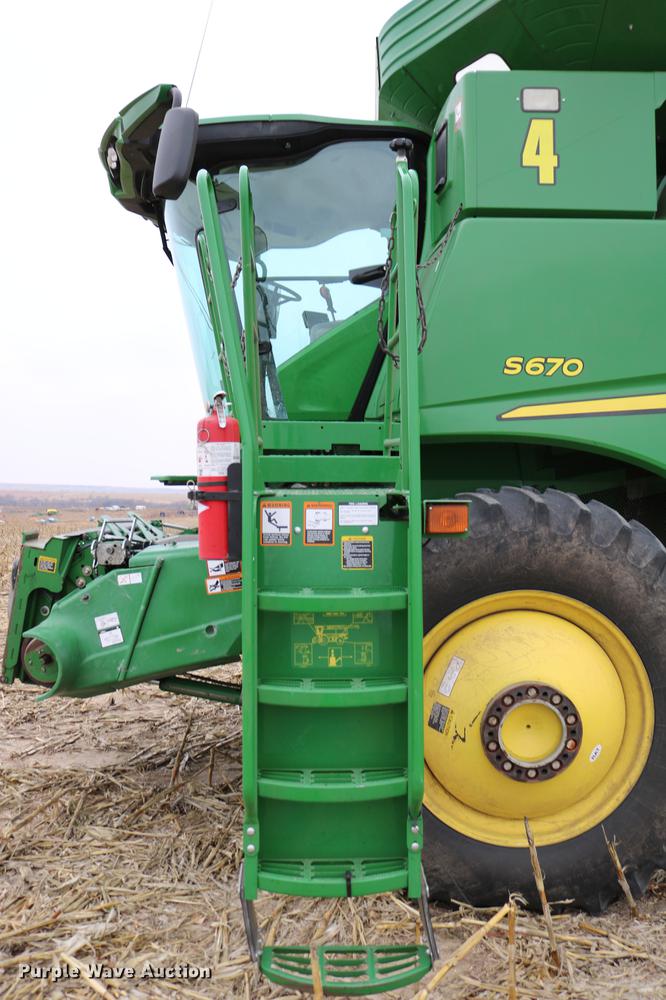 image for item DB1167 2013 John Deere S670 STS combine