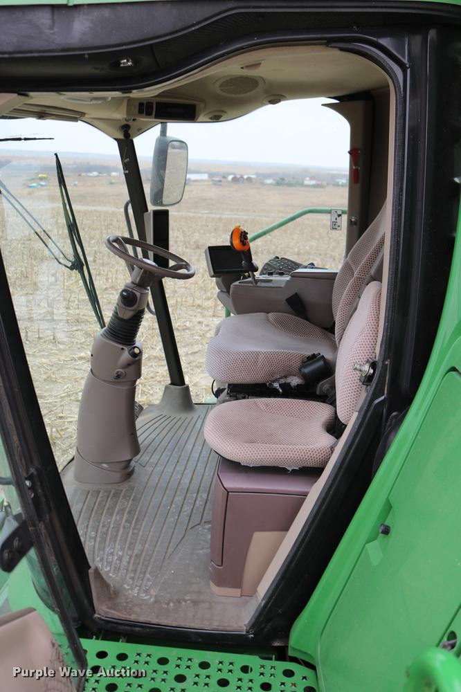 image for item DB1167 2013 John Deere S670 STS combine