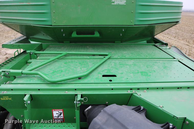 image for item DB1167 2013 John Deere S670 STS combine