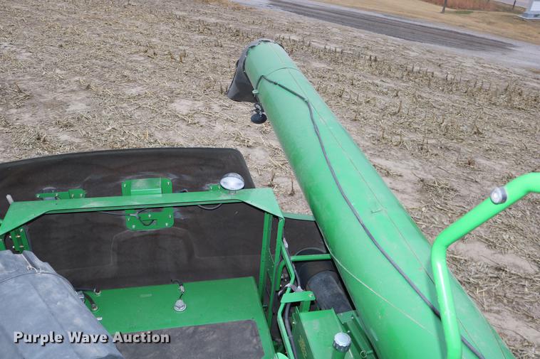 image for item DB1167 2013 John Deere S670 STS combine