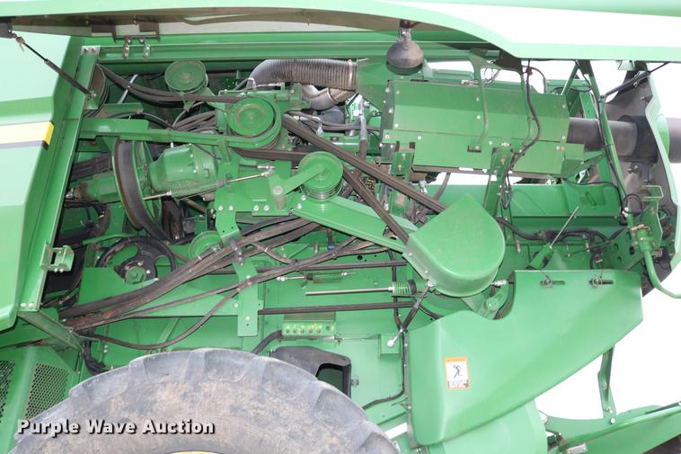 image for item DB1167 2013 John Deere S670 STS combine