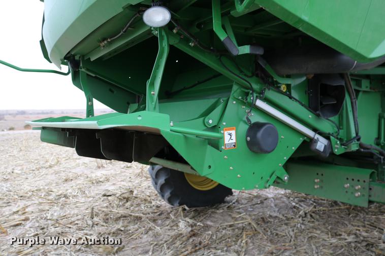 image for item DB1167 2013 John Deere S670 STS combine