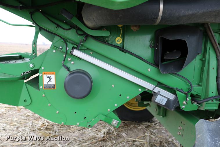 image for item DB1167 2013 John Deere S670 STS combine