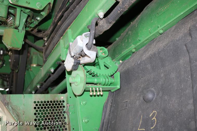 image for item DB1167 2013 John Deere S670 STS combine