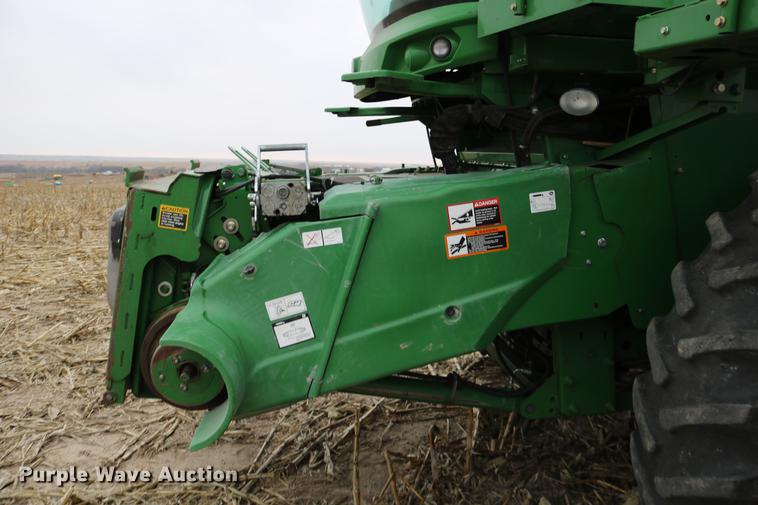 image for item DB1167 2013 John Deere S670 STS combine