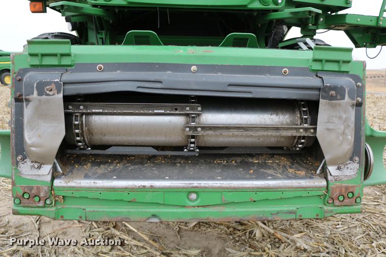 image for item DB1167 2013 John Deere S670 STS combine
