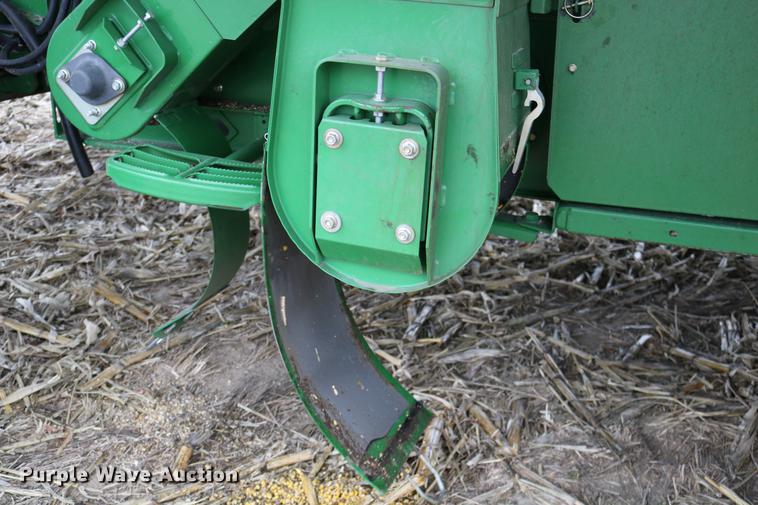 image for item DB1167 2013 John Deere S670 STS combine