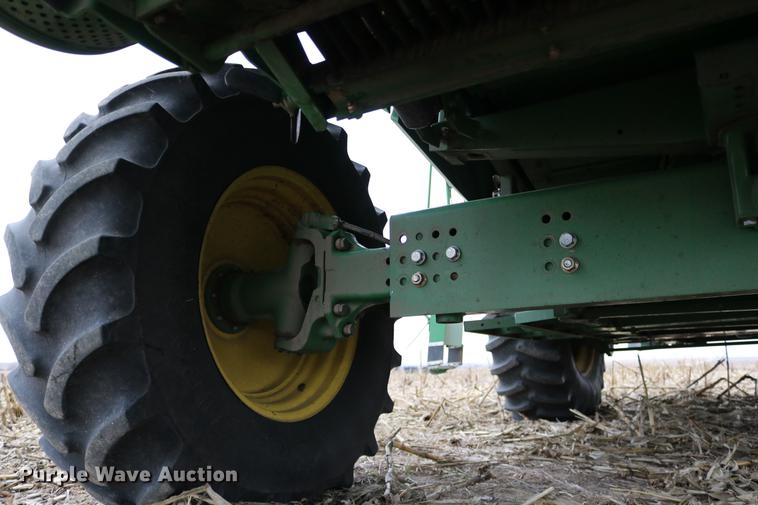 image for item DB1167 2013 John Deere S670 STS combine