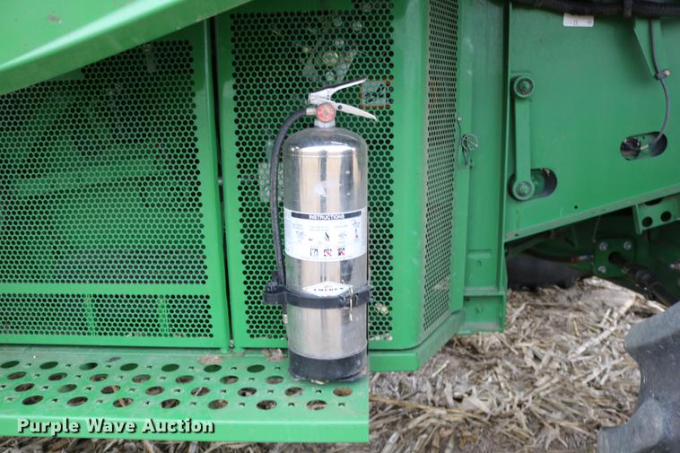 image for item DB1167 2013 John Deere S670 STS combine