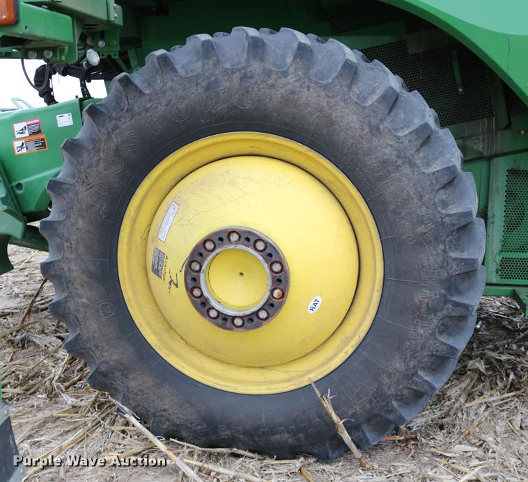 image for item DB1167 2013 John Deere S670 STS combine