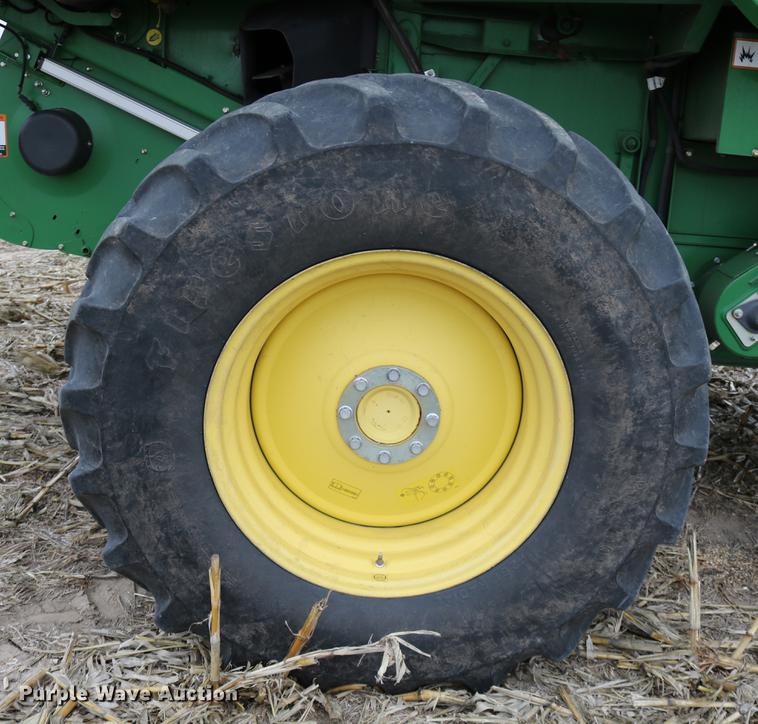 image for item DB1167 2013 John Deere S670 STS combine