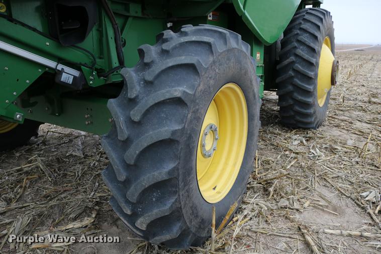 image for item DB1167 2013 John Deere S670 STS combine