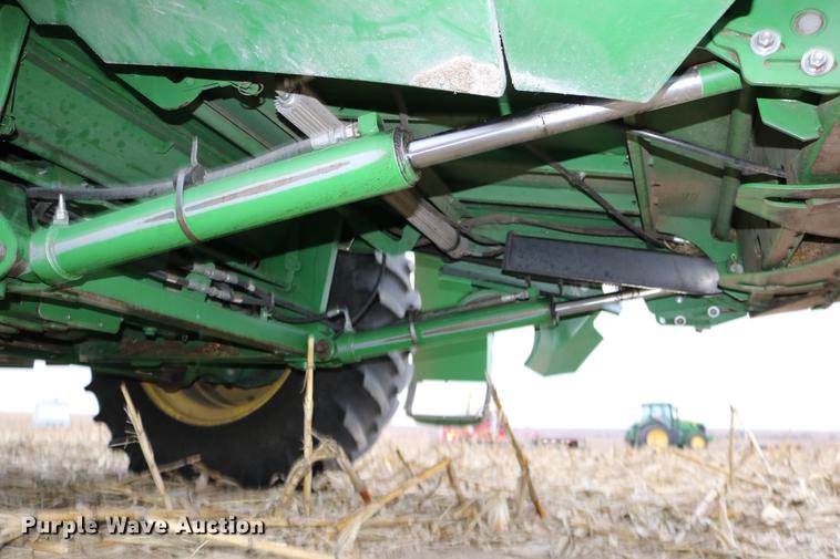 image for item DB1167 2013 John Deere S670 STS combine