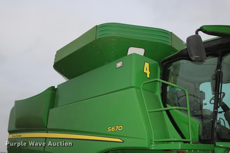image for item DB1167 2013 John Deere S670 STS combine