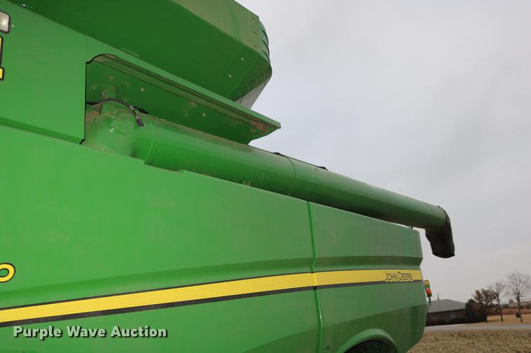 image for item DB1167 2013 John Deere S670 STS combine