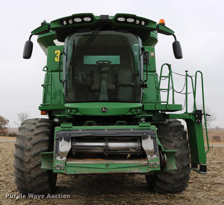 image for item DB1168 2013 John Deere S670 STS combine
