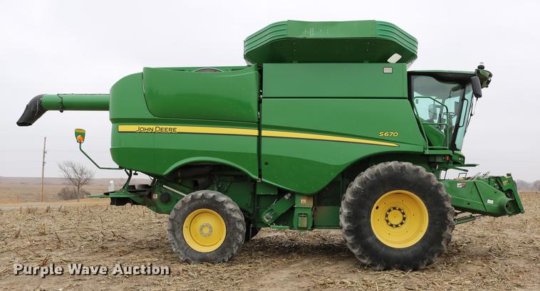 image for item DB1168 2013 John Deere S670 STS combine