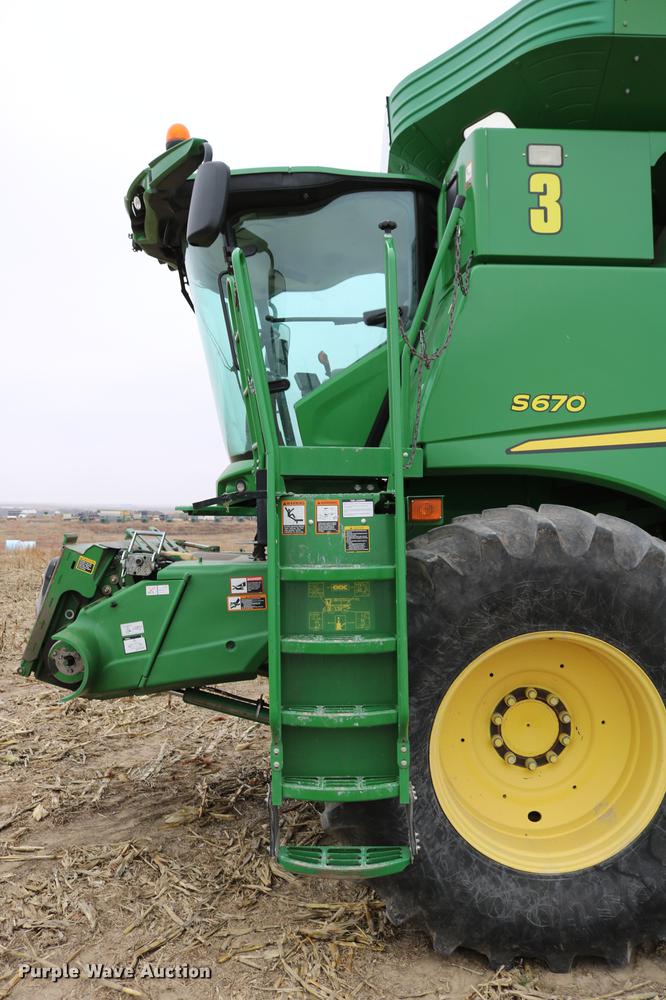 image for item DB1168 2013 John Deere S670 STS combine