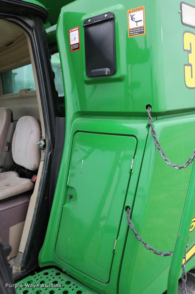 image for item DB1168 2013 John Deere S670 STS combine