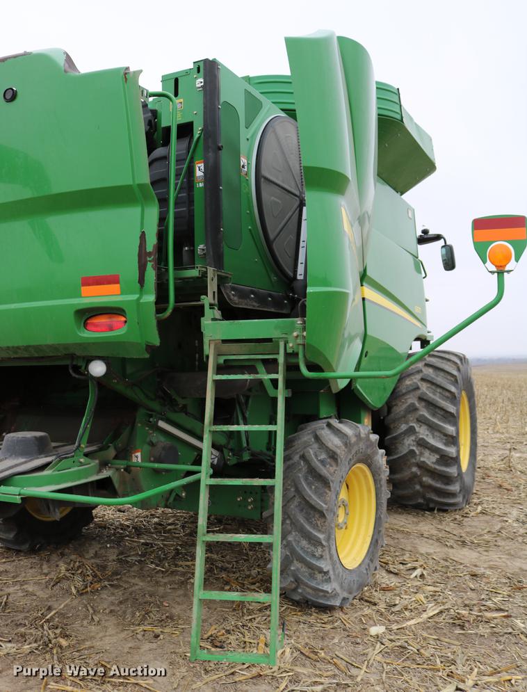 image for item DB1168 2013 John Deere S670 STS combine