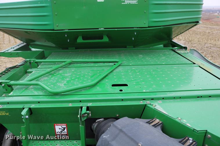 image for item DB1168 2013 John Deere S670 STS combine