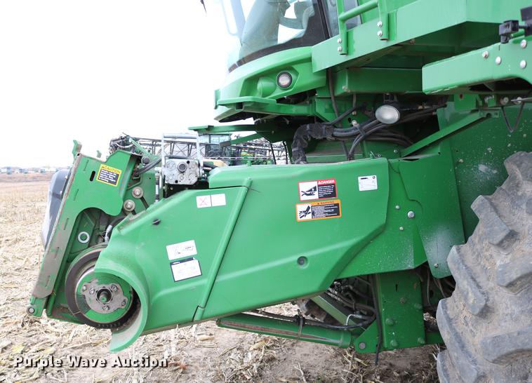 image for item DB1168 2013 John Deere S670 STS combine