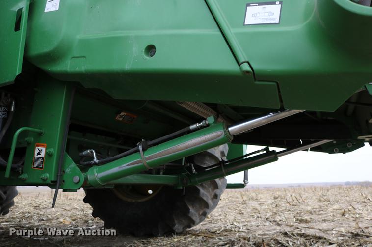 image for item DB1168 2013 John Deere S670 STS combine