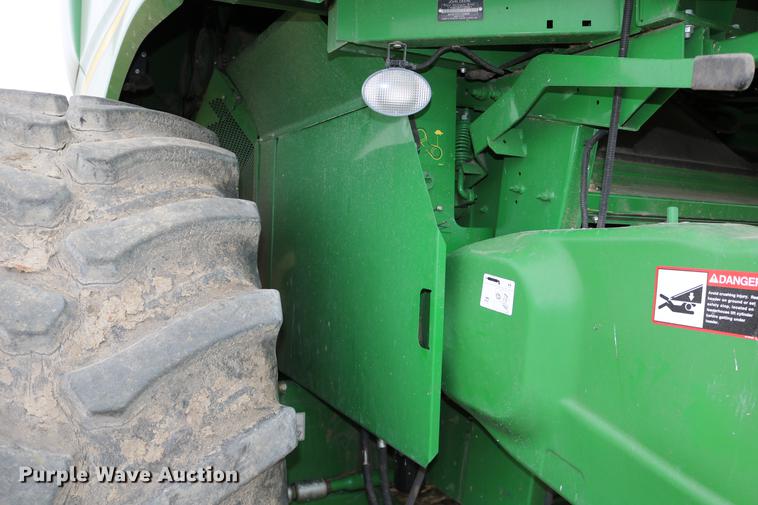 image for item DB1168 2013 John Deere S670 STS combine